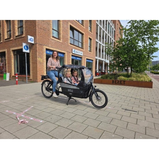 Elektrische Gazelle Cabby bakfiets met regentent
