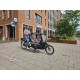 Elektrische Gazelle Cabby bakfiets met regentent