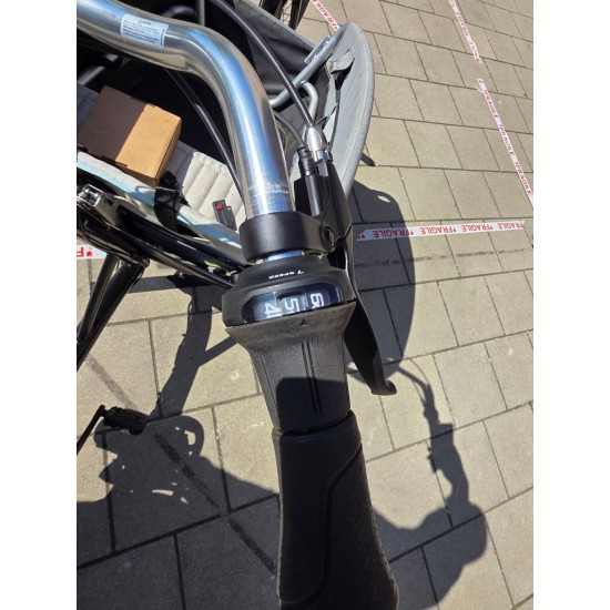 Elektrische Gazelle Cabby bakfiets met regentent