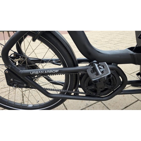 Urban Arrow Performance Line bakfiets met regentent