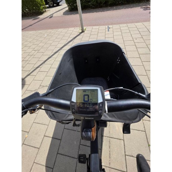 Elektrische Carqon bakfiets met deurtje hondenbakfiets