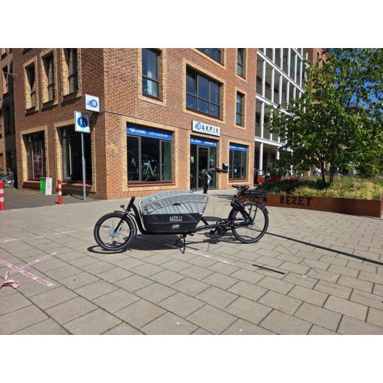 Elektrische Gazelle Cabby bakfiets met regentent
