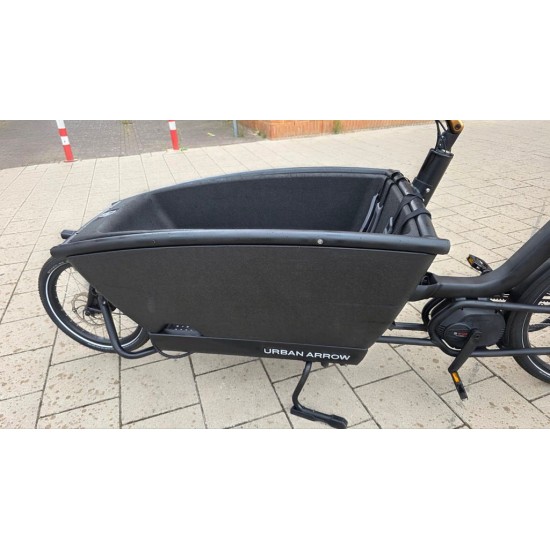 Urban Arrow Performance Line bakfiets met regentent