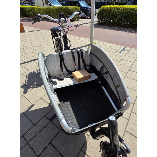 Elektrische Gazelle Cabby bakfiets met regentent