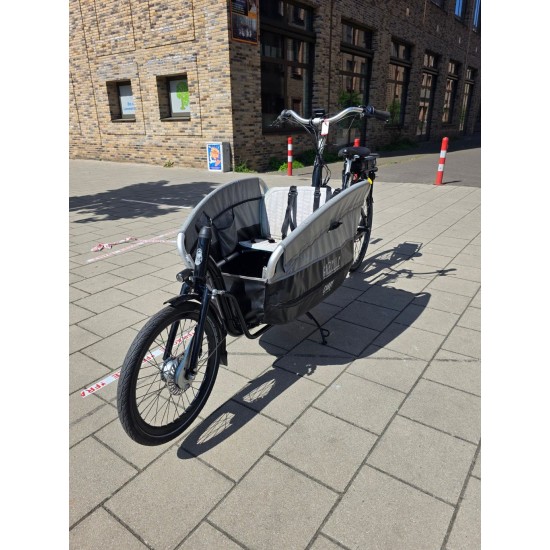 Elektrische Gazelle Cabby bakfiets met regentent